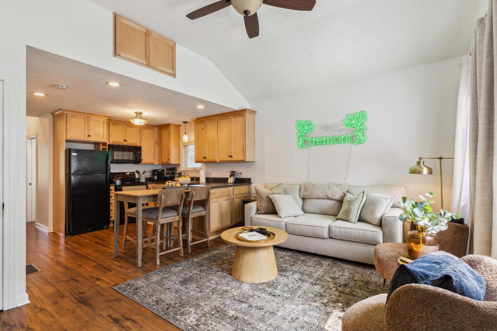 Newly Renovated Tremont Treasure I Cozy + Modern Βίλα Κλίβελαντ Εξωτερικό φωτογραφία
